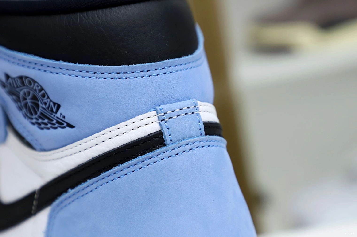 1 'UNIVERSITY HIGH JORDAN OG RETRO AIR 0211